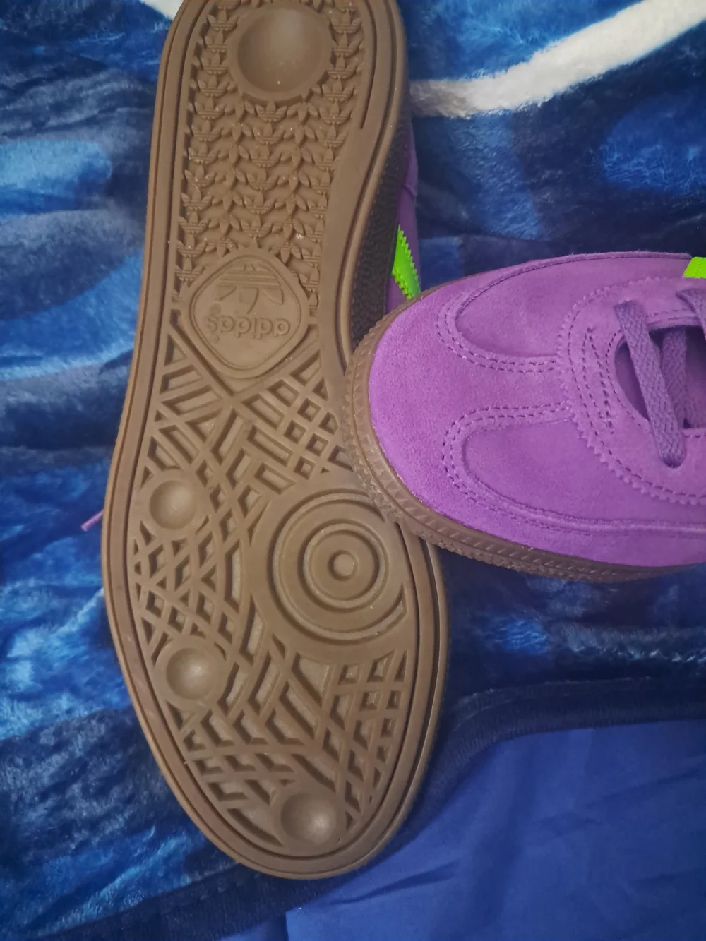 Adidas Womens Size 9.